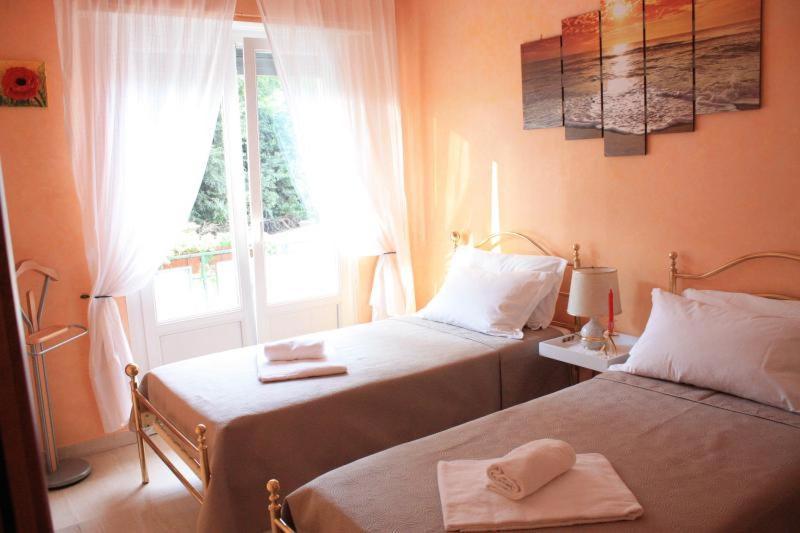 Lyon Apartment At Colosseo Rome Bagian luar foto