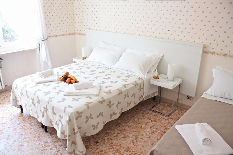 Lyon Apartment At Colosseo Rome Bagian luar foto